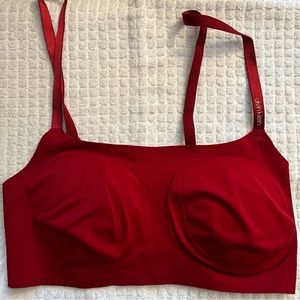 Calvin Klein Invisibles Comfort
Lightly Lined Retro Bralette